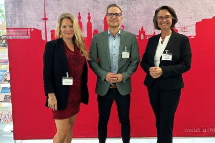 Gruppenfoto mit Landtagsvizepräsidentin Kathrin Anklam-Trapp