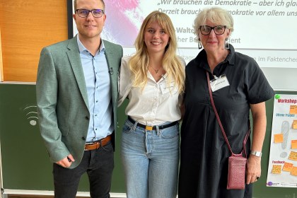 Gruppenfoto mit Landtagsvizepräsidentin Kathrin Anklam-Trapp